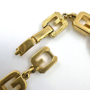 GIVENCHY